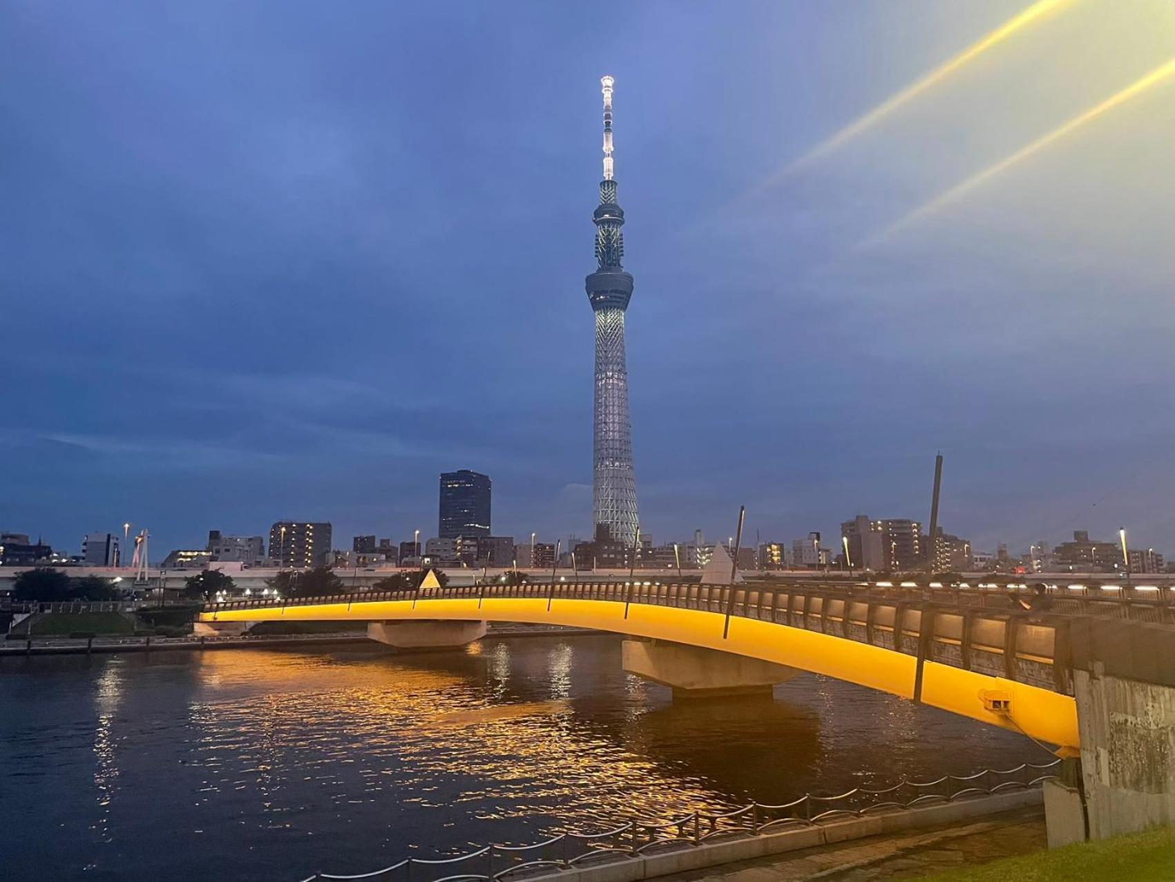 Calum Asakusa Imado Tokyoカルム浅草今戸ツインルーム新築民泊東京浅草隅田川今戸神社近くスカイツリー見えるコンビニコインランドリー近くある浅草駅まで徒歩圏内アクセス便利成田空港羽田空港銀座渋谷東京駅直通 Luaran gambar