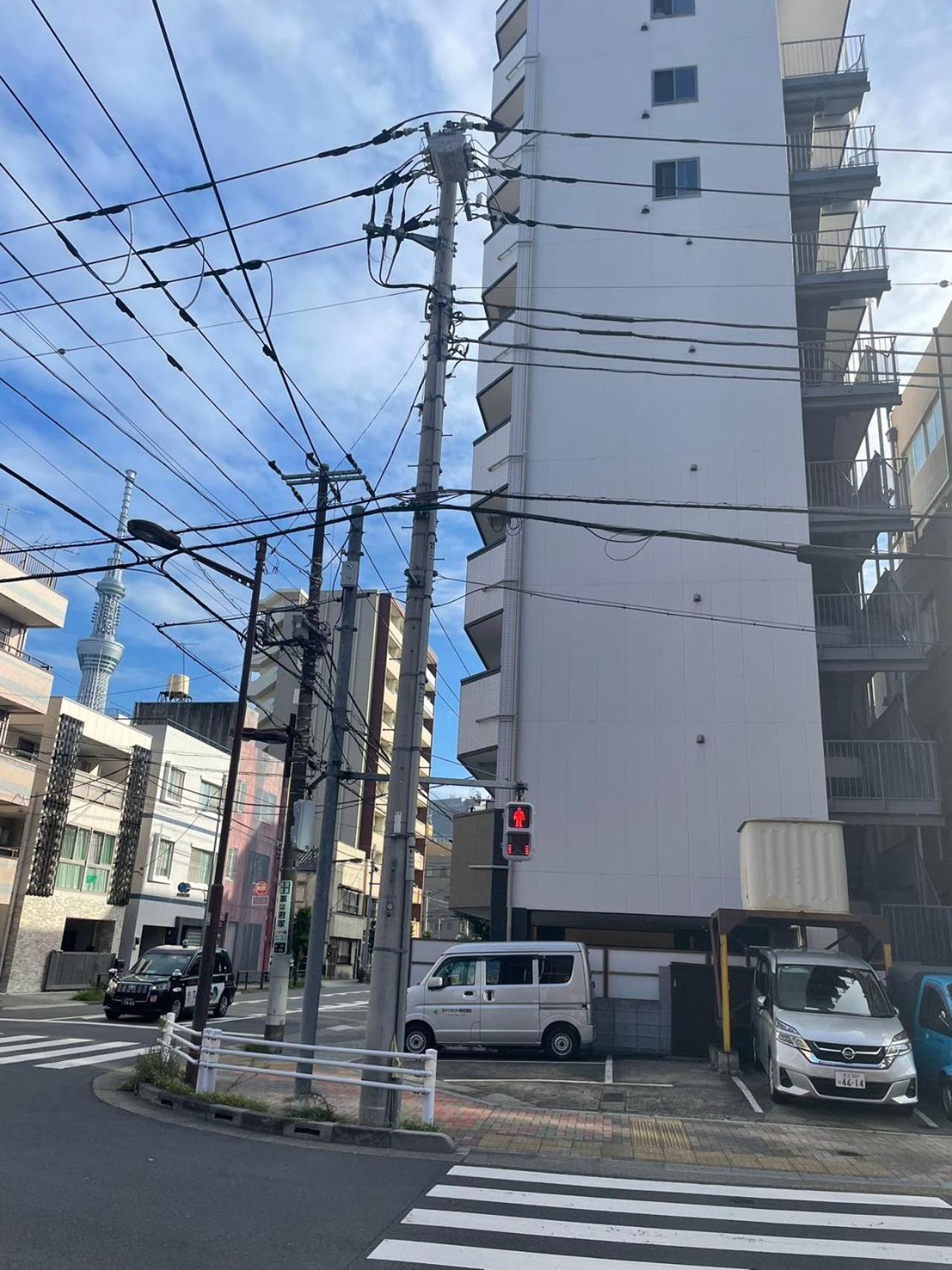 Calum Asakusa Imado Tokyoカルム浅草今戸ツインルーム新築民泊東京浅草隅田川今戸神社近くスカイツリー見えるコンビニコインランドリー近くある浅草駅まで徒歩圏内アクセス便利成田空港羽田空港銀座渋谷東京駅直通 Luaran gambar
